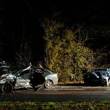 Todesursache junger Männer    Die häufigste Todesursache von jungen Männern zwischen 15 und 25 Jahren ist der Verkehrsunfall. 927 Männer dieses Alters sind mit Auto oder Motorrad tödlich verunglückt - mehr als dreimal so viele wie Frauen. Dennoch führt der Verkehrsunfall auch bei Frauen zwischen 15 und 25 die Sterbestatistik an  Video: Die Deutschen sind zu dick