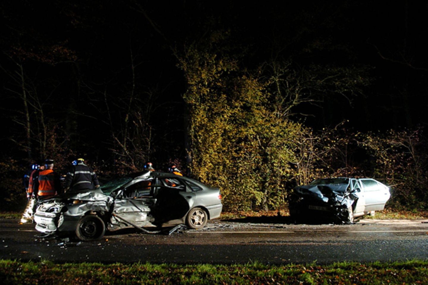 Jahresrückblick 2008: Todesursache junger Männer Die häufigste Todesursache von jungen Männern zwischen 15 und 25 Jahren ist der Verkehrsunfall. 927 Männer dieses Alters sind mit Auto oder Motorrad tödlich verunglückt - mehr als dreimal so viele wie Frauen. Dennoch führt der Verkehrsunfall auch bei Frauen zwischen 15 und 25 die Sterbestatistik an Video: Die Deutschen sind zu dick Todesursache junger Männer Die häufigste Todesursache von jungen Männern zwischen 15 und 25 Jahren ist der Verkehrsunfall. 927 Männer dieses Alters sind mit Auto oder Motorrad tödlich verunglückt - mehr als dreimal so viele wie Frauen. Dennoch führt der Verkehrsunfall auch bei Frauen zwischen 15 und 25 die Sterbestatistik an Video: Die Deutschen sind zu dick
