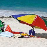 Die Kleidungsstücke nicht wild in den - in Italien weithin üblichen - Strandbädern zu verteilen    Video: Mikro-Bikinis - darf man so was tragen?