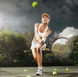 Wenn Sie drei bis vier Stunden in der Woche Breitensport machen, zum Beispiel joggen, tanzen oder Tennis spielen, brauchen Sie nicht mehr zu essen als sonst auch - am besten natürlich vollwertig und ausgewogen.