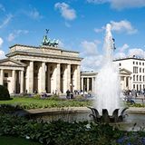 Städtetourismus    Die Hauptstadt ist Spitze: Mit 17.285.837 Übernachtungen, die das Statistische Jahrbuch für das Jahr 2007 auflistet, ist Berlin das beliebteste Ziel für Städtereisen  Video: Warum ist Deutschland, der Deutschen liebstes Urlaubsziel?