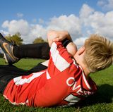 Informieren Sie den Sportlehrer, dass körperliche Anstrengung zu Unterzuckerung führen kann. Der Lehrer oder Ihr Kind sollte immer ein Päckchen Traubenzucker oder gezuckerten Saft griffbereit haben, um bei den leisesten Anzeichen einer Unterzuckerung schnell reagieren zu können