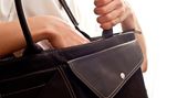 Kaufen Sie sich eine Tasche, in der Ihr Sauerstoffgerät Platz findet. Die Tasche sollte bequem zu tragen sein, damit Sie sie immer mitführen können