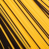 Verzehren Sie täglich mindestens 30 Gramm Ballaststoffe. Mit Brot, Brötchen, Reis oder Nudeln in der Vollkornvariante und Hülsenfrüchten sowie viel Gemüse und Obst ist das leicht zu schaffen