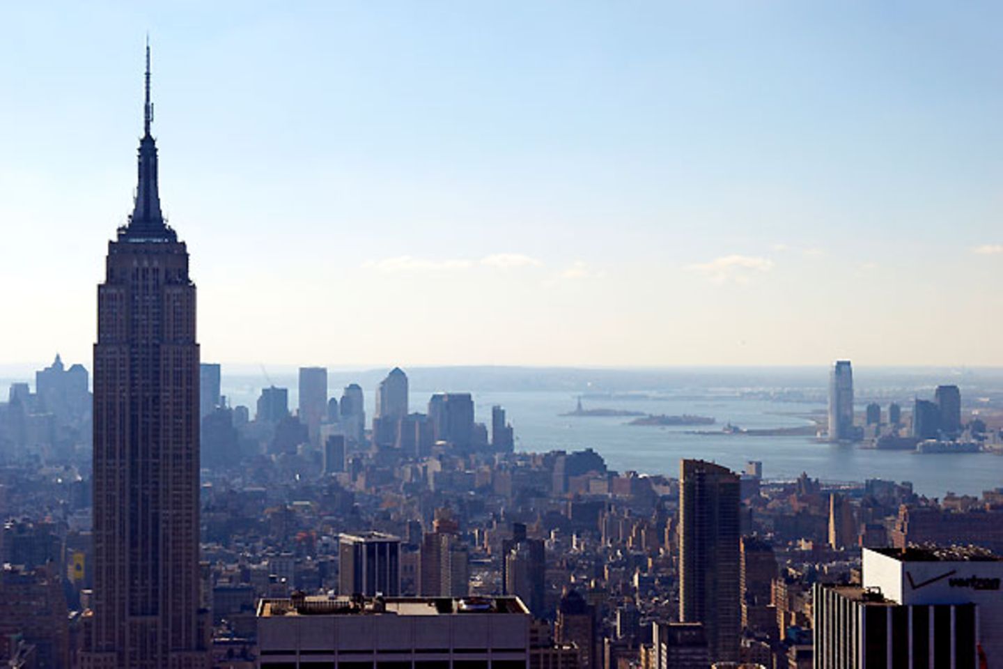 Beliebte Reiseziele    Wohin reisen die Deutschen am liebsten, wenn es ins Ausland geht? Neben Österreich (11,8 Millionen), Spanien (10,4 Millionen) führten im Jahr 2007 über 2,2 Millionen Reisen in die USA  Video: Warum ist Deutschland, der Deutschen liebstes Urlaubsziel?