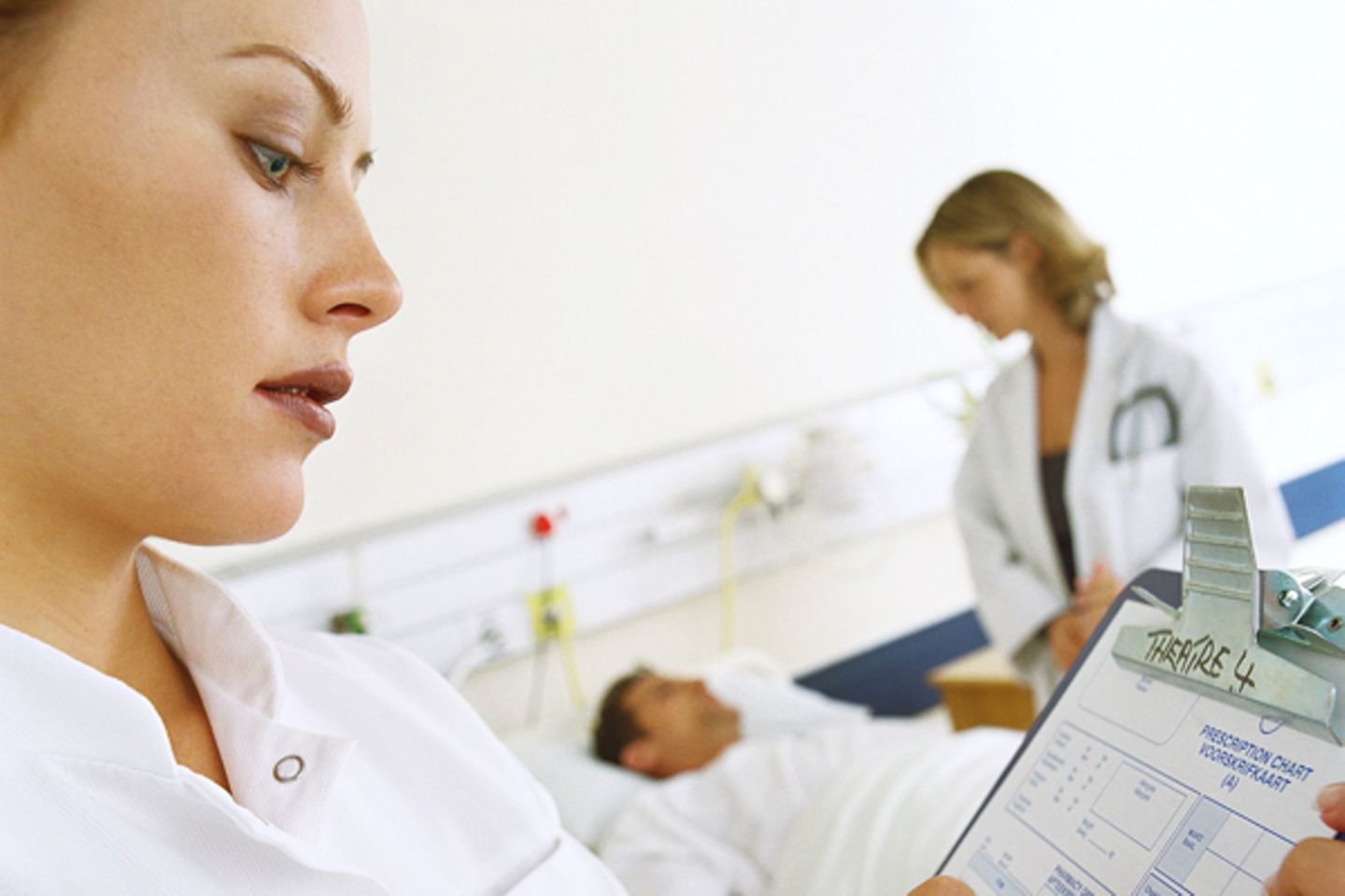 Krankenhäuser und das Personal    Die Statistiker verzeichneten insgesamt 2104 Krankenhäuser, in denen mehr als eine Million Menschen arbeiteten. Die 510.767 Krankenbetten waren zu 76,3 Prozent ausgelastet  Video: Die Deutschen sind zu dick