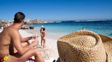 Freie Sicht aufs Wasser! Niemand solllte sich mehr direkt an der Strandlinie hinfläzen - sondern Platz für alle lassen    Video: Mikro-Bikinis - darf man so was tragen?