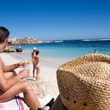 Freie Sicht aufs Wasser! Niemand solllte sich mehr direkt an der Strandlinie hinfläzen - sondern Platz für alle lassen    Video: Mikro-Bikinis - darf man so was tragen?
