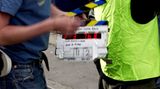 Platz sieben: Spiel mir das Lied vom Datentod    Ein unabhängiger Filmemacher erledigte die letzten Arbeiten an seinem gerade abgedrehten Western, als sein Macbook Pro merkwürdige Geräusche machte und dann den Geist aufgab. Die einzige Version des Films exisitierte auf der geshredderten Festplatte. Nach der Datenrettung wurde der Film doch noch veröffentlicht und ist jetzt auf DVD erhältlich    Video: So retten Sie Ihre Daten