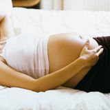 Nach kieferorthopädischen oder zahnärztlichen Eingriffen oder während einer Schwangerschaft sind Mundspülungen empfehlenswert. Die Inhaltsstoffe Chlorhexidin, Zinn-Chlorid, Amin- und Zinnflourid wirken gegen Bakterien. Wie lange Sie die Spülungen anwenden, besprechen Sie mit Ihrem Zahnarzt