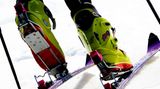 Fast jeder fünfte Skiunfall ist auf eine mangelhafte Ausrüstung zurückzuführen. Lassen Sie deshalb spätestens im Skigebiet Ihre Ausrüstung vom Fachhändler überprüfen. Ganz wichtig dabei: Testen Sie, ob die Bindungseinstellung überhupt noch ihrer körperlichen Verfassung entspricht - Ihr Gewicht und Ihre Kondition können sich ja mal ändern...  Video: Wird die Helmpflicht für Skifahrer eingeführt?