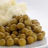 Isst Ihr Kind vegetarisch, mischen Sie verschiedene eiweißreiche Lebensmittel in seine Mahlzeit: etwa Milch und Kartoffeln, Kartoffeln und Hülsenfrüchte oder Kartoffeln und Eier. So bekommt Ihr Kind genügend Proteine.