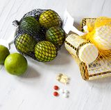 Verzichten Sie auf künstliche Vitaminpräparate, es sei denn, Ihr Arzt empfiehlt diese ausdrücklich. Essen Sie lieber regelmäßig und abwechslungsreich - mit viel frischem Obst und Gemüse.