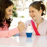 Wo Vanille draufsteht, ist nicht immer echte Vanille drin - oder nur in geringen Mengen enthalten. Stiftung Warentest stufte kürzlich 9 von 22 Eissorten als "mangelhaft" ein, weil sie am Vanille-Aroma sparen und mit künstlichem Aroma nachhelfen