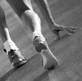 Wichtigste Energiequelle im Training und Wettkampf sind Kohlenhydrate. Getreide, Gemüse und Obst versorgen Sie zudem mit Vitaminen, Mineral- und Ballaststoffen.