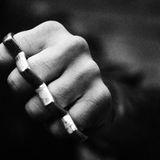 Morde und geklaute Räder    Blutige Zahlen: 2468 Fälle von Mord und Totschlag hat die Polizei im Jahr 2006 verzeichnet, 95,5 Prozent davon wurden aufgeklärt. An der Spitze der Straftaten liegt übrigens Ladendiebstahl mit 437.896 Fällen, gefolgt von Fahrraddiebstahl mit 368.308  Video: Die Deutschen sind zu dick