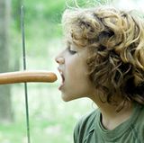 Ihr Kind sollte aber auch nicht zu viel Wurst, Eier und fettreiche Milchprodukte wie Käse essen. Tierische Nahrungsmittel enthalten viele gesättigte Fettsäuren und erhöhen den Cholesterinspiegel.