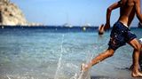 Auch wenn das Wasser noch so lockt: Nicht mit Spaghetti-vollem Bauch oder erhitzt von Italiens Sonne ins Wasser gehen!    Video: Mikro-Bikinis - darf man so was tragen?