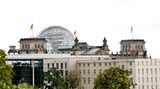 Laberrababer ab 9.05 Uhr im Bundestag: Früher waren die Debatten Redeschlachten, heute Langweiler, aber dafür kann das Fernsehen ausnahmsweise nichts. Auf Phoenix läuft stundenlang Bundestag, Reich-Ranicki kann also immer mal wieder hereinschauen  Video: Warum ist unser Fernsehen so schlecht?