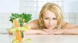 Als Veganer sollten Sie nicht zu viel Rohkost essen. Gegartes verwertet Ihr Körper besser, Eiweiß kann er gekocht besser verdauern.