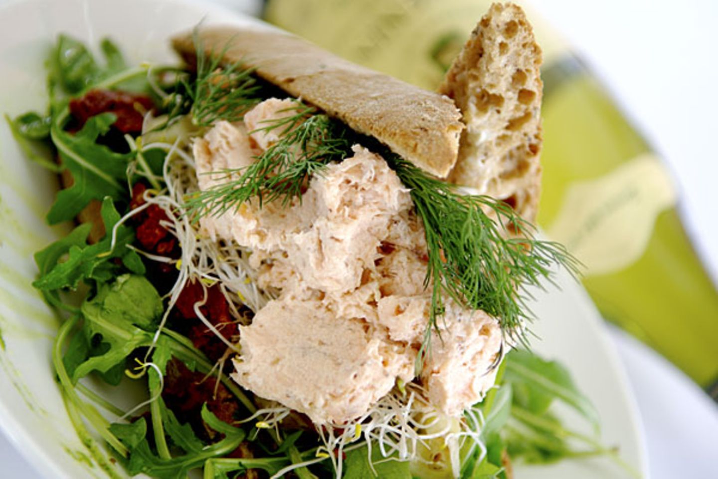 November-Blues: Gutes Essen Nüsse, ein paar Süßigkeiten und vor allem Kohlenhydrate schützen im Winter vor schlechter oder gar depressiver Stimmung. Brot, Pasta, Reis oder Kartoffeln regen im Körper die stimmungsaufhellende Serotoninbildung an - das Glückshormon fehlt dem Körper vor allem in sonnen- und lichtarmen Zeiten. Mehr zum Thema gesunde Ernährung finden Sie im stern.de-Ratgeber Gutes Essen Nüsse, ein paar Süßigkeiten und vor allem Kohlenhydrate schützen im Winter vor schlechter oder gar depressiver Stimmung. Brot, Pasta, Reis oder Kartoffeln regen im Körper die stimmungsaufhellende Serotoninbildung an - das Glückshormon fehlt dem Körper vor allem in sonnen- und lichtarmen Zeiten. Mehr zum Thema gesunde Ernährung finden Sie im stern.de-Ratgeber