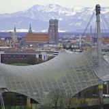 stern.de: Sport-Kommentar: "Bayern München - Untergang im Hinterhof"           Alles Spiele, die Bayern München ohne Lederhosen beendete        München trägt Trauer, der geneigte Bayern-Hasser lacht sich ins Fäustchen. Mit 0:4 wurden Kahn & Co. im UEFA-Cup-Halbfinale vom Petersburger Acker gejagt. Nicht das erste Mal, dass die erfolgreichste Fußball-Mannschaft Deutschlands die Krachlederne ausgezogen bekam. Hier sind die derbsten Packungen der Bajuwaren!      1. Bor. Mönchengladbach - Bayern München 5:0 (1973/74)    2. Hamburger SV - Bayern München 5:0 (1976/77)    3. Kickers Offenbach - Bayern München 6:0 (1974/75)    4. Fortuna Düsseldorf - Bayern 7:1 (1978/79)      Zur vollständigen Liste