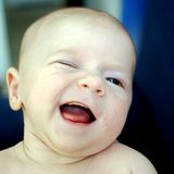 Platz vier: Kauendes Kleinkind    Deutlich zu erkennen waren die Zahnabdrücke auf der SD-Karte, die die Fotos ihrer Kamera nicht mehr zeigen wollte. Der Besitzer sprach zunächst von einem "wilden Tier", das die Karte zerbissen haben sollte, später korrigierte er sich allerdings: Der zweijährige Sohn war der Übeltäter    Video: So retten Sie Ihre Daten