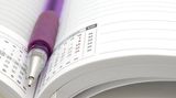 Insulin kann auch verderben. Angebrochene Patronen sollten Sie daher nicht länger als drei Wochen verwenden, Ampullen maximal einen Monat. Notieren Sie sich auf der Packung das Datum, an dem Sie die Arznei geöffnet haben. Und schauen Sie immer im Beipackzettel nach. Dort steht, wie lange das Insulin haltbar ist