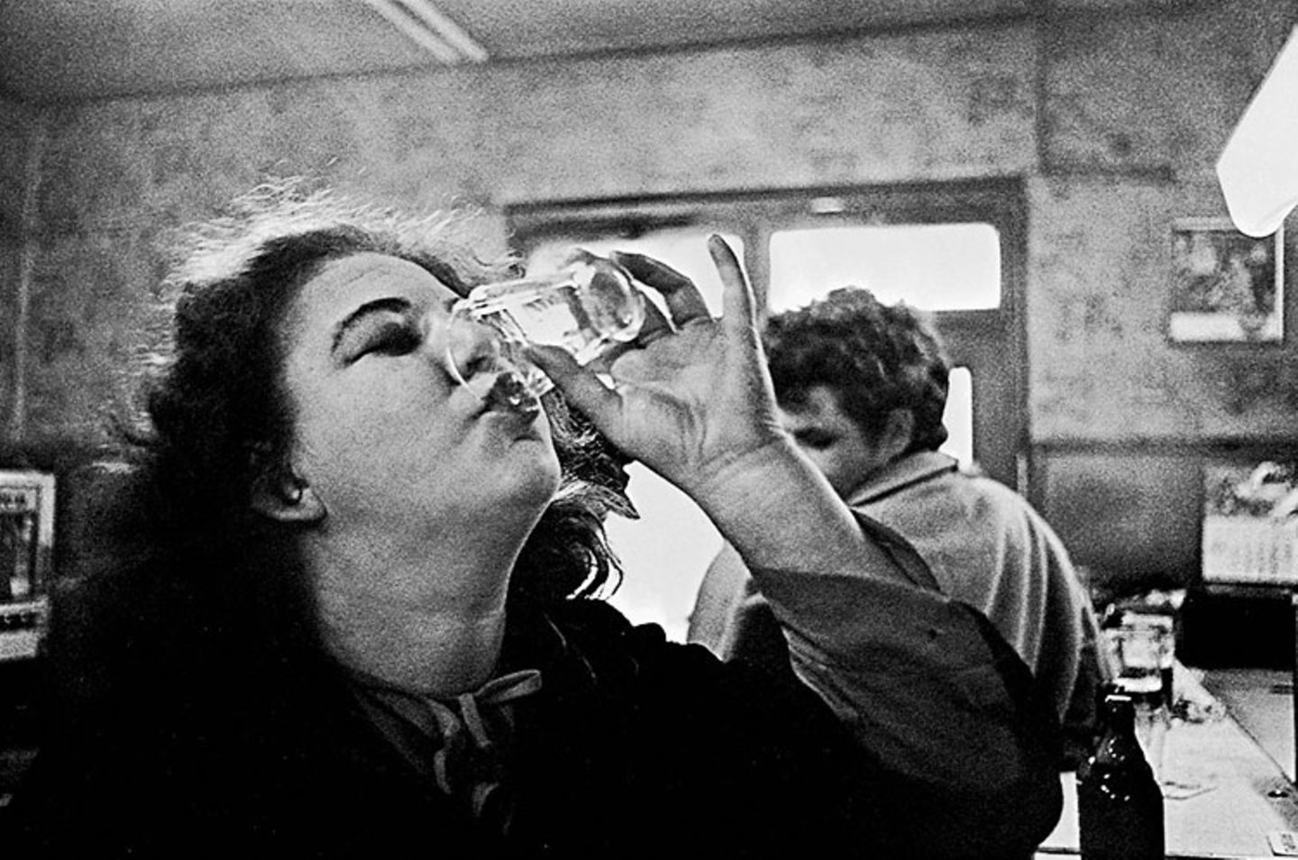 "Im Himmel gibt es kein Bier, darum trinken wir es hier" hieß es auf einem der Schilder im "Café Lehmitz". Doch hier wurde freilich auch anderes als Bier getrunken.  Der Bildband "Café Lehmitz", erstmals 1978 veröffentlicht, zeigt die Gäste in der Bierstube. Er gilt heute als Klassiker der Milieufotografie. 2013 hat der Verlag Schirmer/Mosel das Buch noch einmal herausgegeben. Der Bildband enthält 116 Seiten und kostet 29,90 Euro.