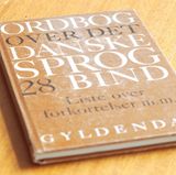 Schreiben Sie alle wichtigen Begriffe wie Arzt, Apotheke, Insulin oder Spritze in der Landesprache Ihres Reiseziels auf. Unter welchem Handelsnamen Ihr Insulinpräparat im Ferienland verkauft wird, erfahren Sie beim Hersteller