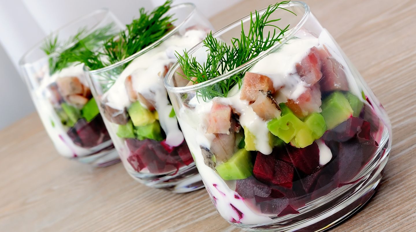 Schönheit kommt von innen: Wer sich ausgewogen und gesund ernährt, hat schon viel für seine Haut getan. Denn auch unser größtes Organ braucht Nährstoffe, Mineralien und Vitamine.