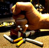 Als Zuckerkranker sollten Sie möglichst nicht rauchen. Dadurch steigt das Risiko für einen Herzinfarkt, einen Schlaganfall oder Nierenschäden