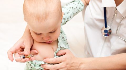 Impfungen schützen Kinder vor Krankheiten. Dennoch sind viele Eltern skeptisch.
