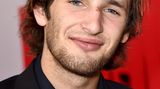 Die verwegene Frisur, die markante Nase, das charmante Grinsen: Hopper Penn ist unverkennbar der Sohn von Schauspieler Sean Penn. Seine Mutter ist Robin Wright, mit der der Oscar-Preisträger von 1996 bis 2010 verheiratet war. Das Paar hat noch eine gemeinsame Tochter, Dylan, die im vergangenen Jahr als Model durchstartete. Sohn Hopper versucht sich als Schauspieler.