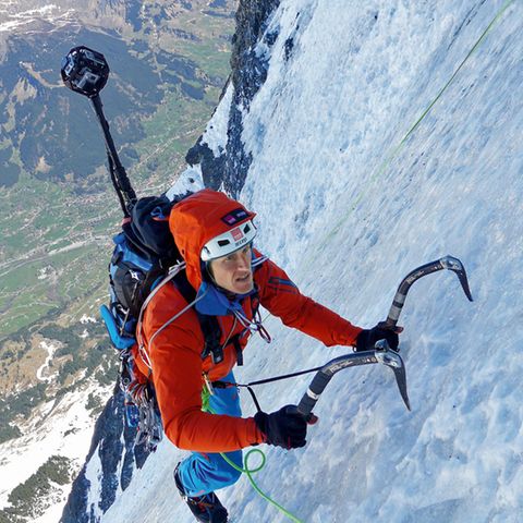 Der technische Aufwand für das Project360 war enorm: "Die Kameras von Google-Street-View erwiesen sich als zu schwer und benötigten zu viel Strom", sagt Matthias Taugwalder, der technische Leiter des von dem Bergportausrüster Mammut finanzierten Projektes. Daher griff das Team auf leichte GoPro-Kameras zurück, die in einem ungefähr Handball großen Würfel im Sechserpack so angeordnet wurden, dass ihre synchron ausgelösten Aufnahmen später die Rundumperspektive ergeben.