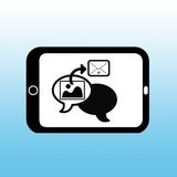 Medien und Kontakte weiterleiten      iPhone: Um ein Bild aus einem Chat an einen anderen Bekannten zu schicken, tippen Sie auf das Bild und dann auf das "Teilen"-Symbol unten links. Entscheiden Sie sich für einen Dienst, etwa Whatsapp oder E-Mail. Videos und Kontakte teilen Sie, indem Sie sie auf dem Gerät speichern und dann im Chat mit demjenigen, an den Sie sie schicken wollen, neben dem Feld für die Texteingabe auf das Pfeil-Symbol tippen.  Android: Bilder lassen sich sehr einfach weiterleiten, indem Sie sie in der Chat-Ansicht länger gedrückt halten. Dann tippen Sie oben auf das "Teilen"-Symbol und wählen aus, wie Sie das Bild weiterleiten möchten. Alternativ lassen sich Medien auch über das Büroklammer-Symbol auswählen. Hier können dann auch Videos und Kontakte angehängt werden.