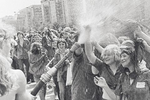 Fotografien aus drei Jahrzehnten: Dieser Bildband zeigt den Alltag der DDR - ohne Propaganda