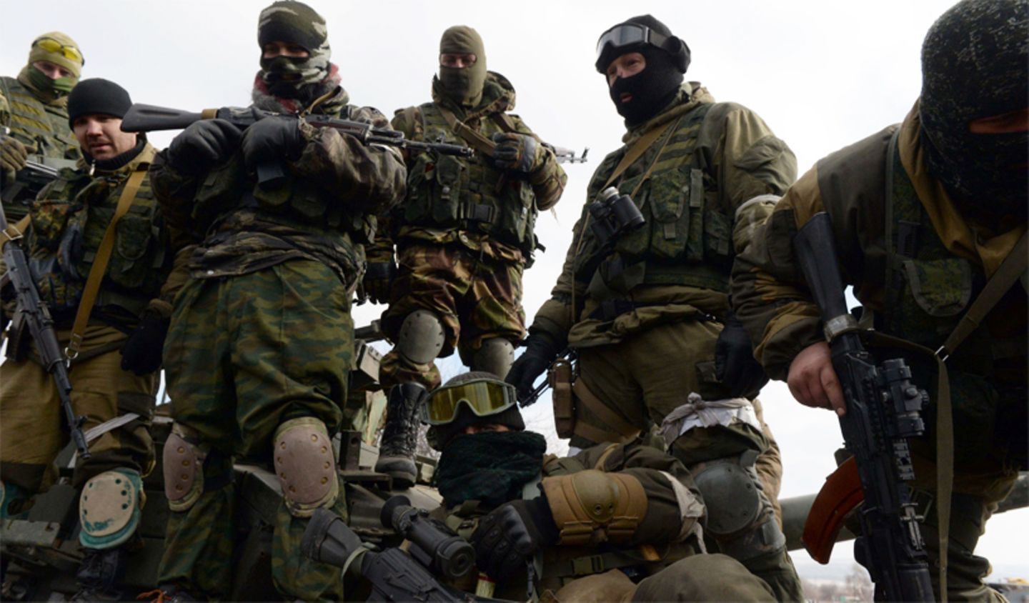 Prorussische Separatisten bei Debalzewe. Unter ihnen sollen sich auch viele beurlaubte russische Soldaten befinden.