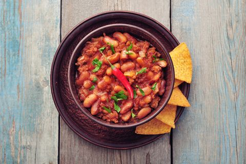 Hierbei handelt es sich natürlich nicht um das Originalrezept aus Texas. Bohnen gehören da nämlich nicht hinein...