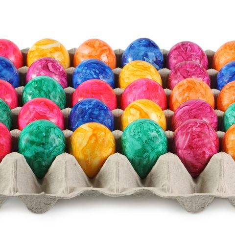 Bunte Mischung: Gefärbte Eier gibt es vor Ostern praktisch überall zu kaufen.