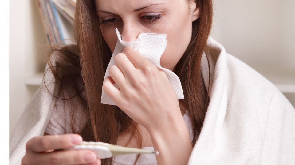 Erkältungen klingen meist von selbst ab - aber es gibt Tricks, um sie erträglicher zu machen