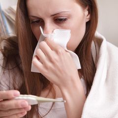 Erkältungen klingen meist von selbst ab - aber es gibt Tricks, um sie erträglicher zu machen