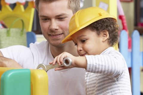 Oft finden Kinder Lösungswege, auf die Erwachsene gar nicht kommen - und sie finden den Spaß in allen Arbeiten