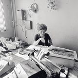 Das Berufsleben besaß großes Gewicht im Arbeiter- und Bauern-Staat. 1981 hat Burchert eine Dispatcherin im VEB Getreidewirtschaft in Angermünde abgelichtet.