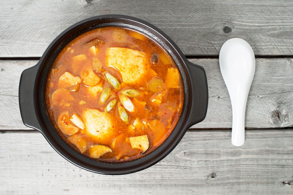 Koreanisch für Anfänger: Kimchi-Eintopf ist sehr beliebt in Korea Kimchi-Eintopf ist sehr beliebt in Korea