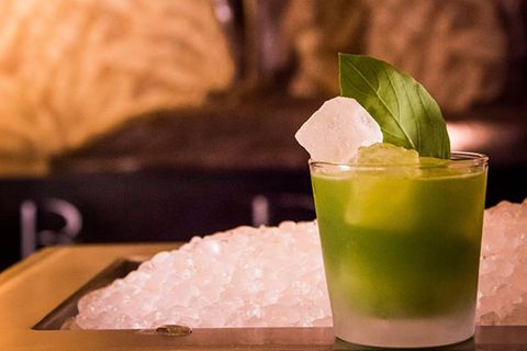 Sattes grün, grasige Frische: der Gin Basil Smash