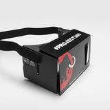 Eine einfache Pappbrille, in die das Smartphone mit der App im 3D-Modus anstelle der Gläser geschoben wird: Fertig ist das virtuelle Klettererlebnis. Sofort hängt man am Seil über dem Abgrund. Bewegt man ein wenig den Kopf, gewinnt man neue Perspektiven und gelangt mit den Kletterern in dieser erweiterten Version von Google Street View weiter Richtung Gipfel, bereichert um die dritte Dimension der atemberaubenden Tiefe.  Weitere Infos unter www.project360.mammut.ch, oder als iPhone App und Android App.