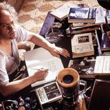 In seinem ersten Kinofilm "Schtonk" gelang Helmut Dietl 1992 eine brillante Satire auf die gefälschten Hitler-Tagebücher, die 1983 im stern veröffentlicht worden waren. Uwe Ochsenknecht spielte den Fälscher Prof. Dr. Fritz Knobel in Anlehnung an Konrad Kujau