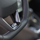 Auch das Lenkrad im Seat Leon ST Cupra schmückt das Cupra-Logo