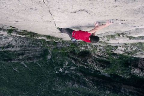 Freeclimb in 450 Metern Höhe: An dieser Steilwand muss jeder Griff sitzen